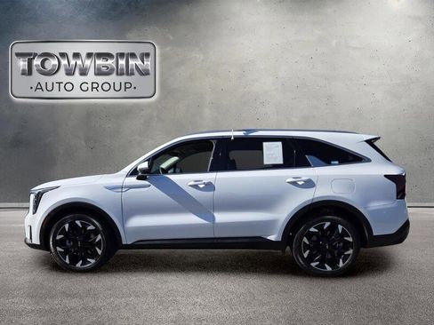 Certified 2025 Kia Sorento EX FWD image 8