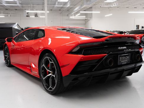 Used 2020 Lamborghini Huracan EVO AWD/4WD image 5