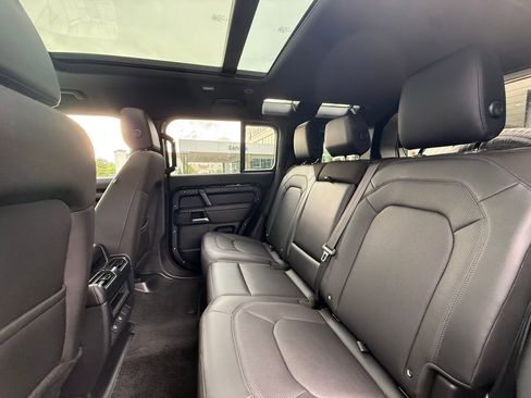 Used 2025 Land Rover Defender 110 S image 25