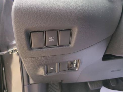 Used 2022 Toyota C-HR XLE FWD image 12