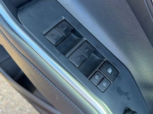 Used 2023 Toyota Highlander XSE FWD image 9
