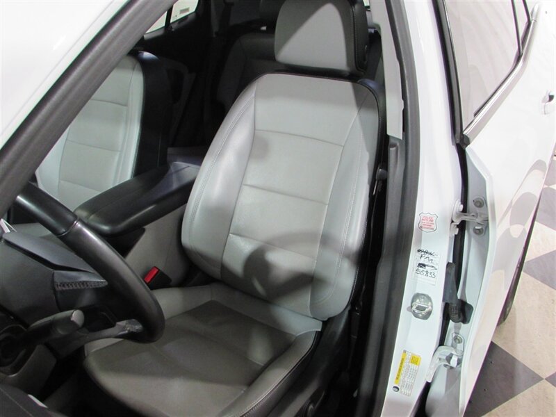 Used 2023 GMC Terrain SLT AWD/4WD image 15