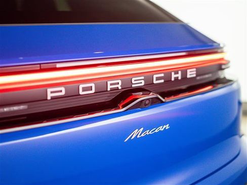 Used 2026 Porsche Macan Electric RWD image 32