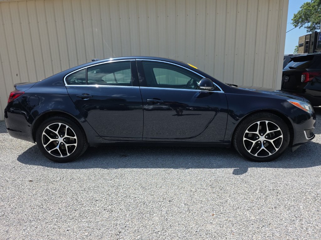 Used 2017 Buick Regal Sport Touring FWD image 5