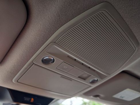 Certified 2025 Nissan Kicks SR FWD image 24