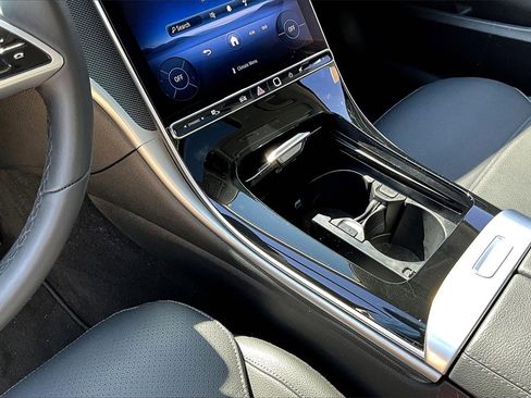 Used 2025 Mercedes-Benz C 300 4MATIC Sedan image 14