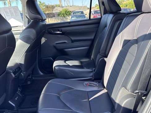 Used 2023 Toyota Highlander L image 20