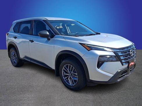 Used 2024 Nissan Rogue S image 3