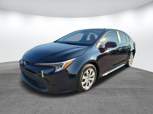 Used 2023 Toyota Corolla LE image 3