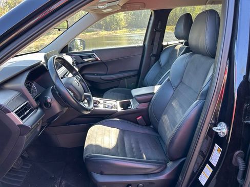 Used 2024 Mitsubishi Outlander SE image 15