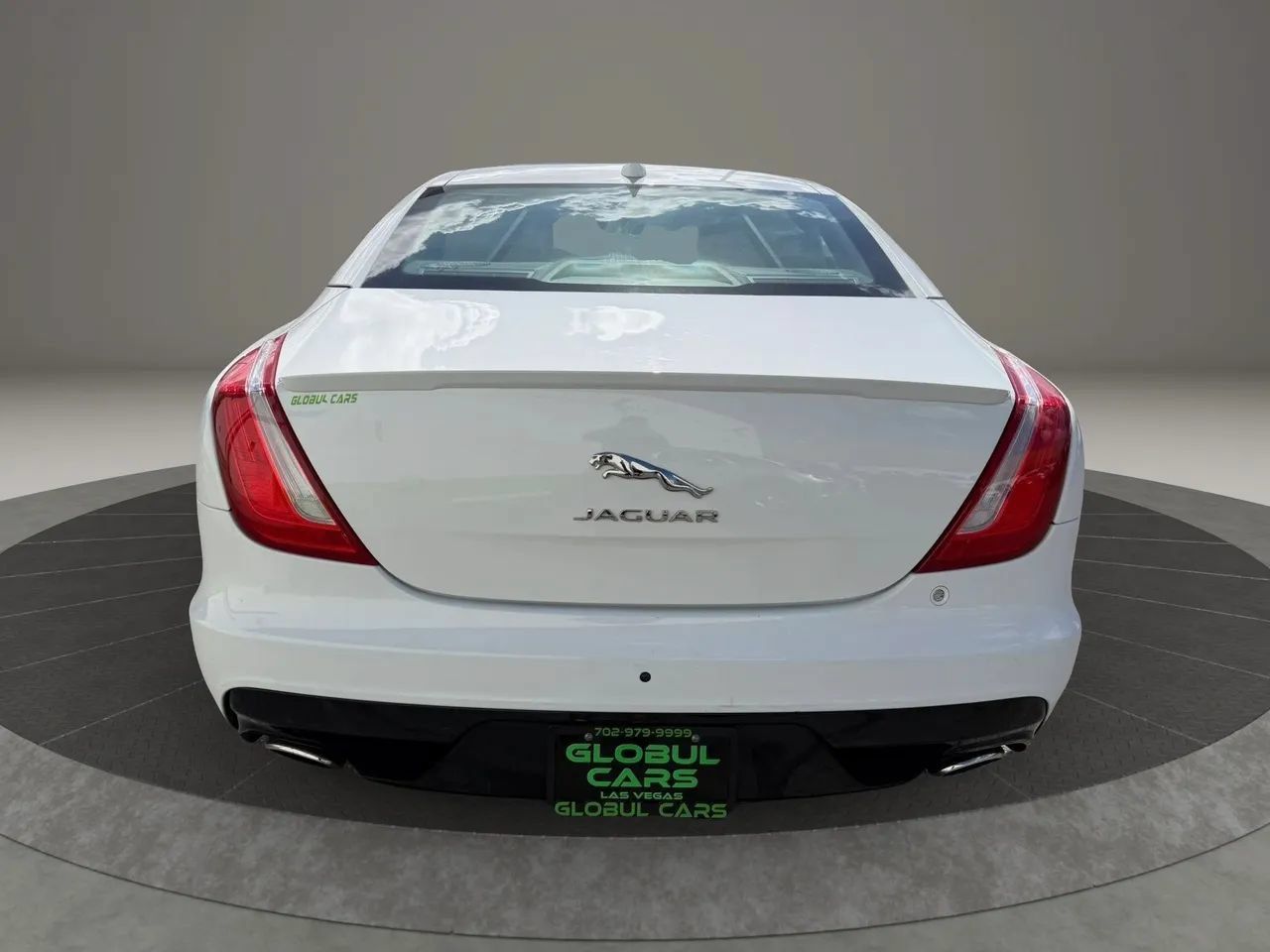 Used 2018 Jaguar XJ R-Sport RWD image 6