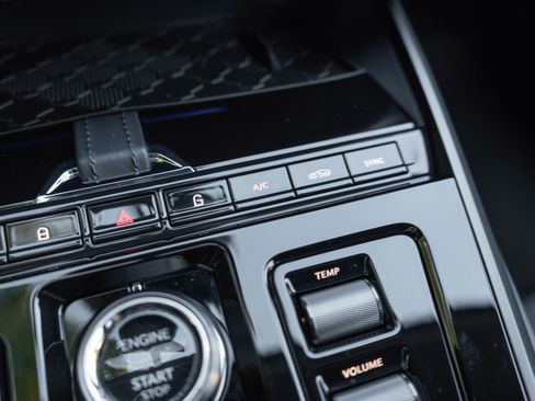 Used 2025 Aston Martin DBX 707 image 30