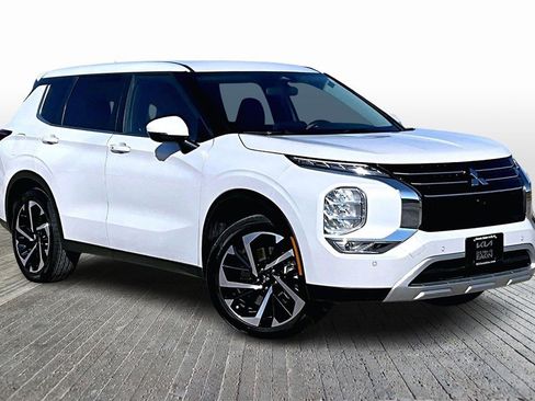 Used 2024 Mitsubishi Outlander SE Black Edition image 11