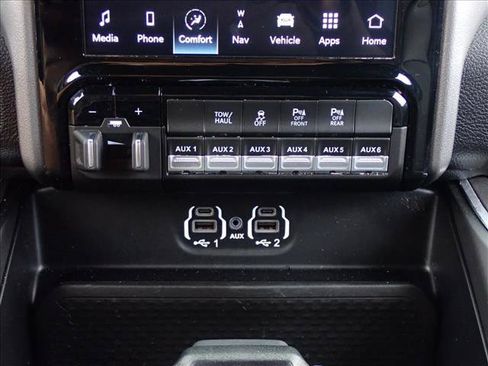 Used 2024 RAM 2500 Laramie w/ Night Edition AWD/4WD image 19
