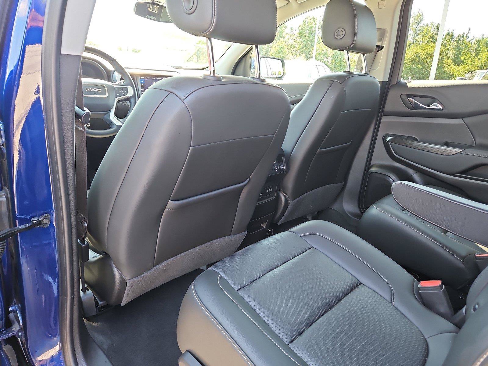 Used 2023 GMC Acadia SLT w/ Preferred Package AWD/4WD image 16