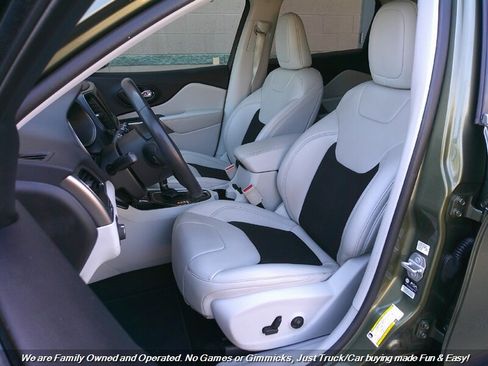 Used 2021 Jeep Cherokee Latitude Plus image 17