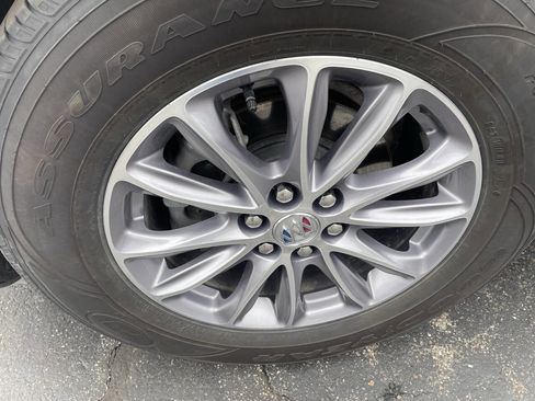 Used 2023 Buick Enclave Essence AWD/4WD image 12