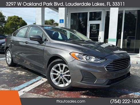 Used 2020 Ford Fusion SE image 2