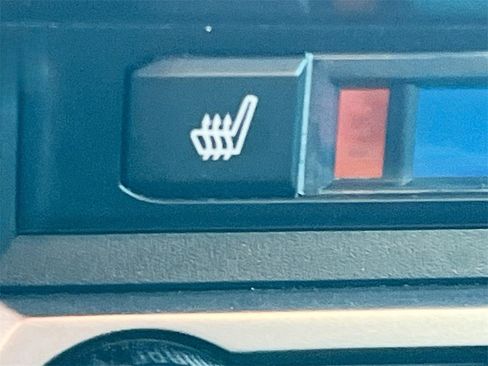 Used 2022 Toyota Tacoma Limited image 21