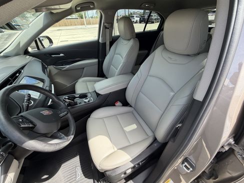 Certified 2023 Cadillac XT4 Luxury w/ Driver Awareness Package FWD image 13