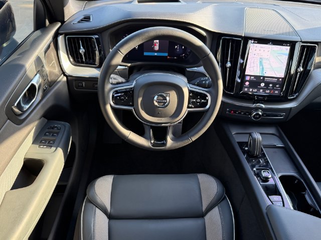 Used 2022 Volvo XC60 B5 R-Design FWD image 26