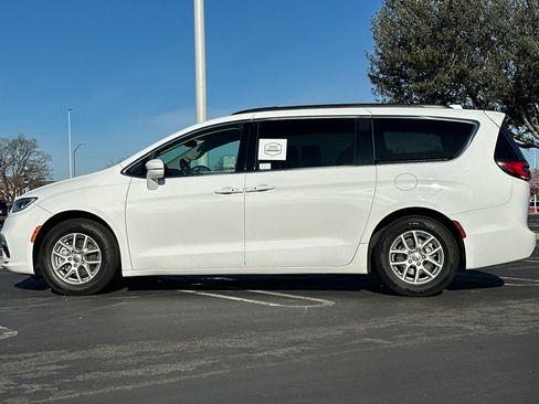 Used 2022 Chrysler Pacifica Touring-L FWD image 7
