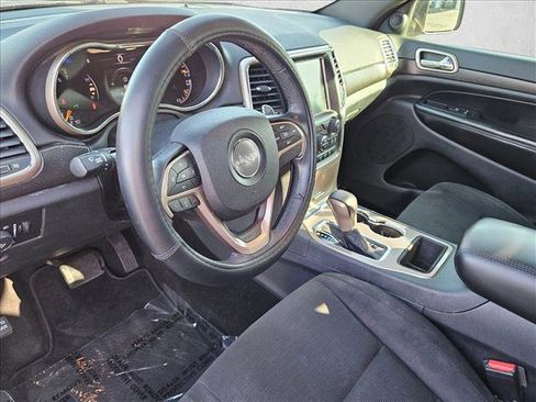Used 2017 Jeep Grand Cherokee Laredo w/ Quick Order Package 23E AWD/4WD image 10