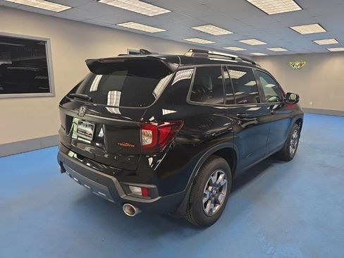 Used 2023 Honda Passport TrailSport image 3