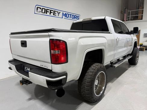 Used 2017 GMC Sierra 2500 Denali w/ Duramax Plus Package AWD/4WD image 6