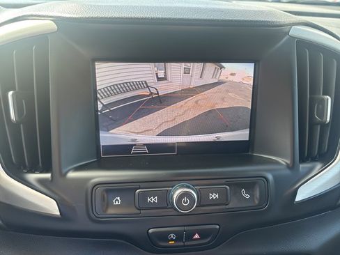 Used 2023 GMC Terrain SLE image 18