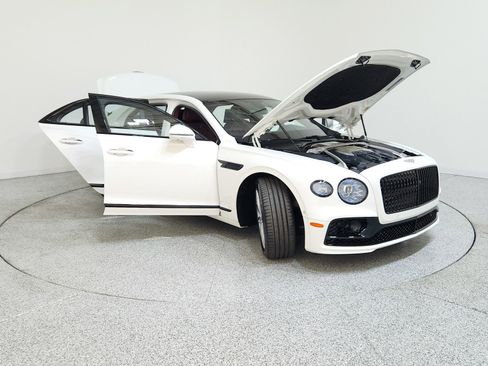 Used 2023 Bentley Flying Spur V8 image 14