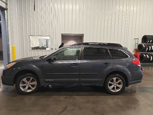 Used 2014 Subaru Outback 2.5i Limited w/ Moonroof Package image 5