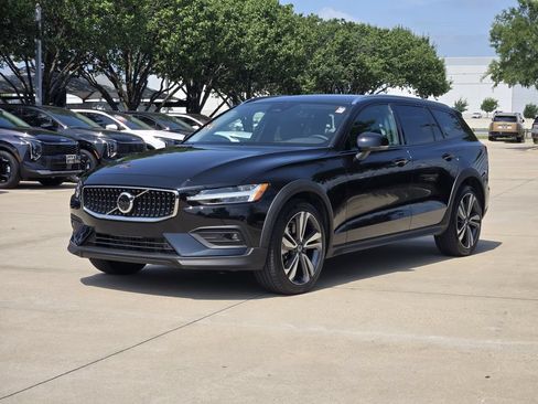 Used 2025 Volvo V60 B5 Cross Country Plus AWD/4WD image 2