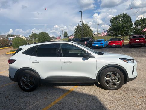 Used 2025 Ford Escape ST-Line FWD image 4