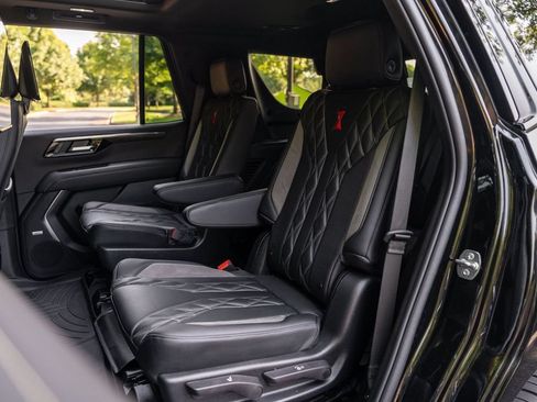 Used 2025 Chevrolet Tahoe Premier AWD/4WD image 14