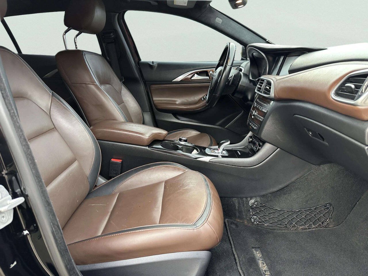 Used 2017 INFINITI QX30 Premium w/ Navigation Package AWD/4WD image 28