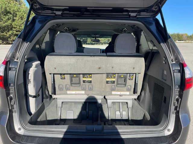 Used 2017 Toyota Sienna LE FWD image 16