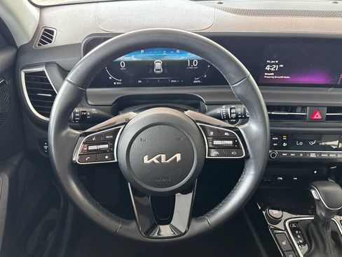 Used 2024 Kia Seltos EX AWD/4WD image 16