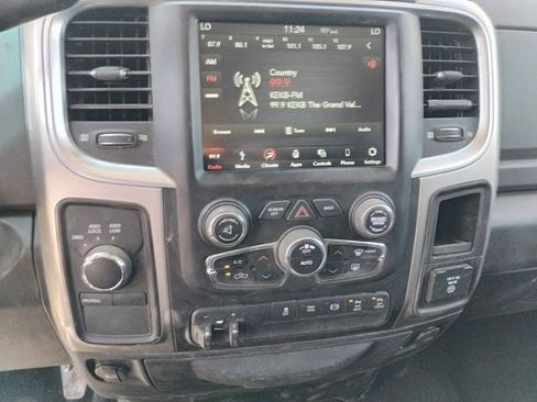 Used 2014 RAM 2500 Tradesman w/ Chrome Appearance Group AWD/4WD image 19