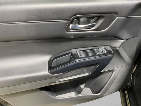 Used 2022 Nissan Pathfinder SV w/ SV Premium Package AWD/4WD image 6