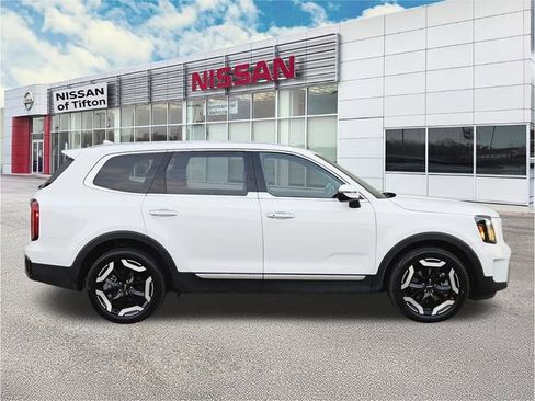 Used 2025 Kia Telluride S FWD image 3