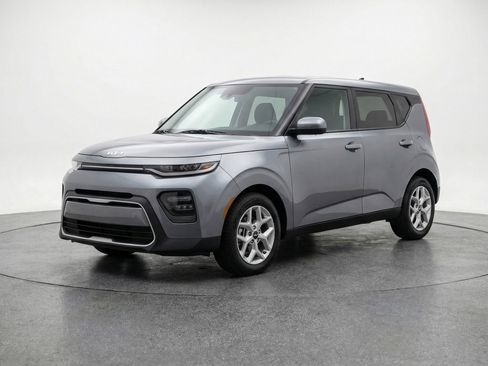Used 2025 Kia Soul LX w/ LX Technology Package image 3