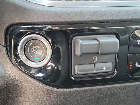 Used 2024 GMC Sierra 1500 SLE w/ Preferred Package image 29