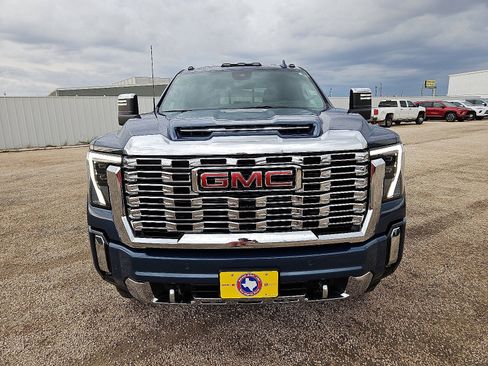 New 2026 GMC Sierra 2500 Denali w/ Denali Reserve Package AWD/4WD image 8
