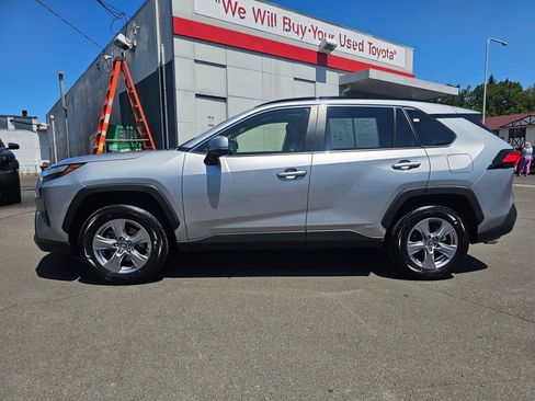 Certified 2022 Toyota RAV4 XLE w/ Convenience Package AWD/4WD image 4