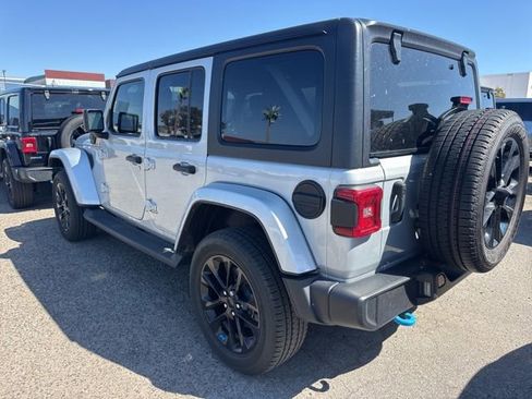 Used 2023 Jeep Wrangler Unlimited Sahara w/ Cold Weather Group AWD/4WD image 7