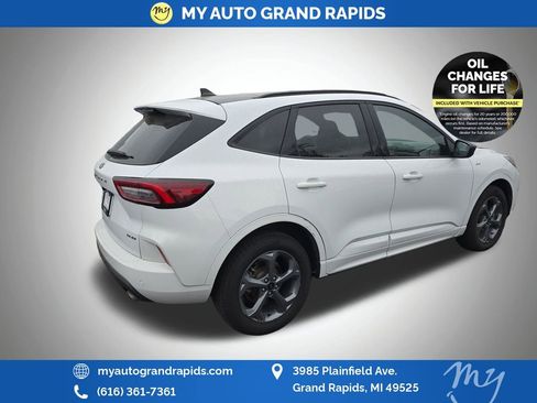 Used 2023 Ford Escape ST-Line w/ Tech Pack #1 AWD/4WD image 7