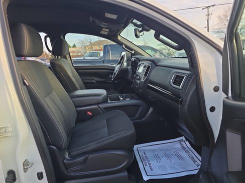 Used 2018 Nissan Titan XD image 16