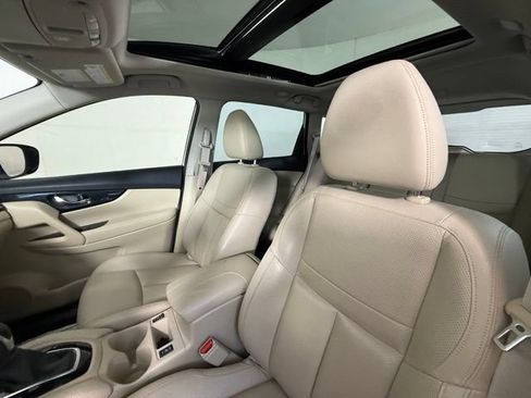 Used 2018 Nissan Rogue SL w/ Premium Package FWD image 5