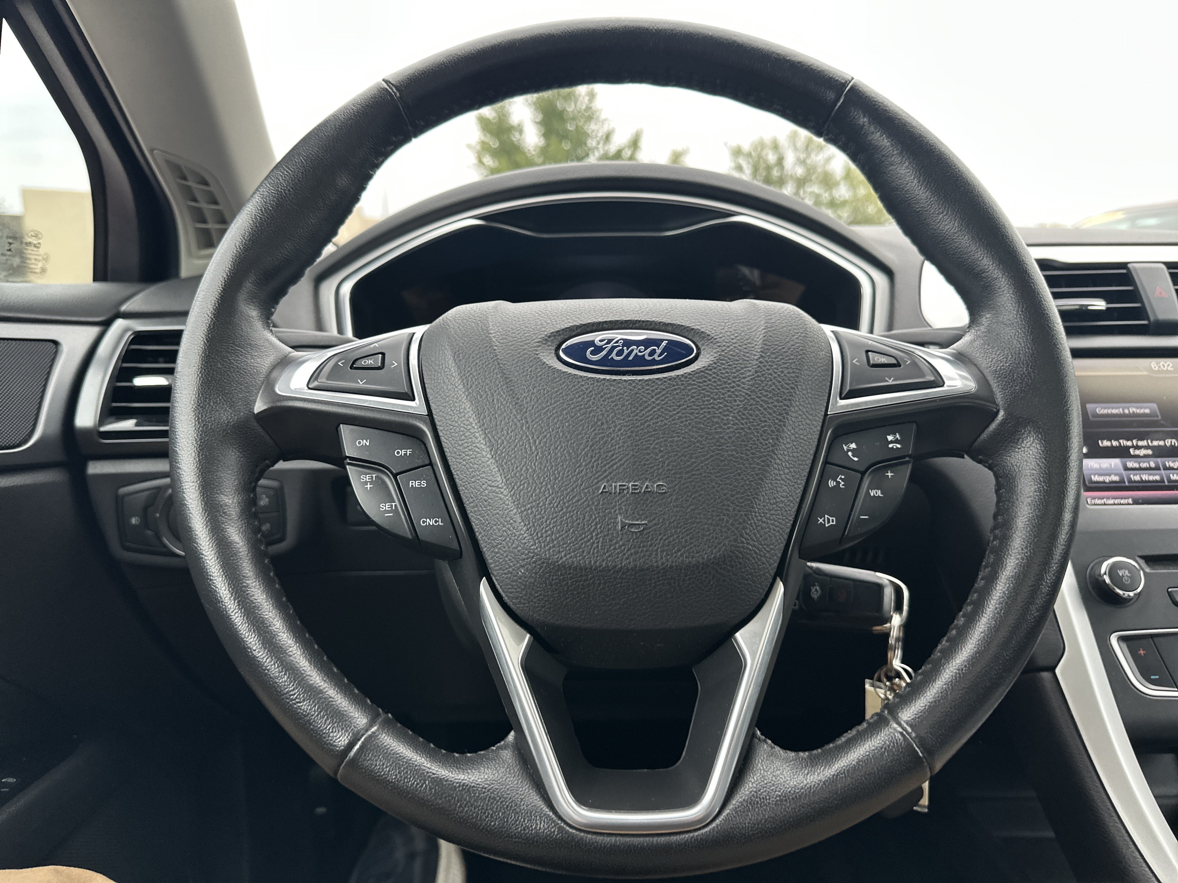 Used 2016 Ford Fusion SE FWD image 19